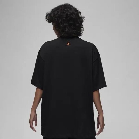 NWT Jordan Women's Short Sleeve Graphic T-Shirt MEDIUM Oversized Fit FQ1325-010 - Picture 2 of 12